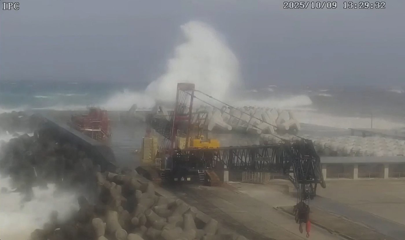 Typhoon hits Japanese islands south of Tokyo with heavy rain | iNFOnews.ca Typhoon hits Japanese islands south of Tokyo with heavy rain | iNFOnews.ca