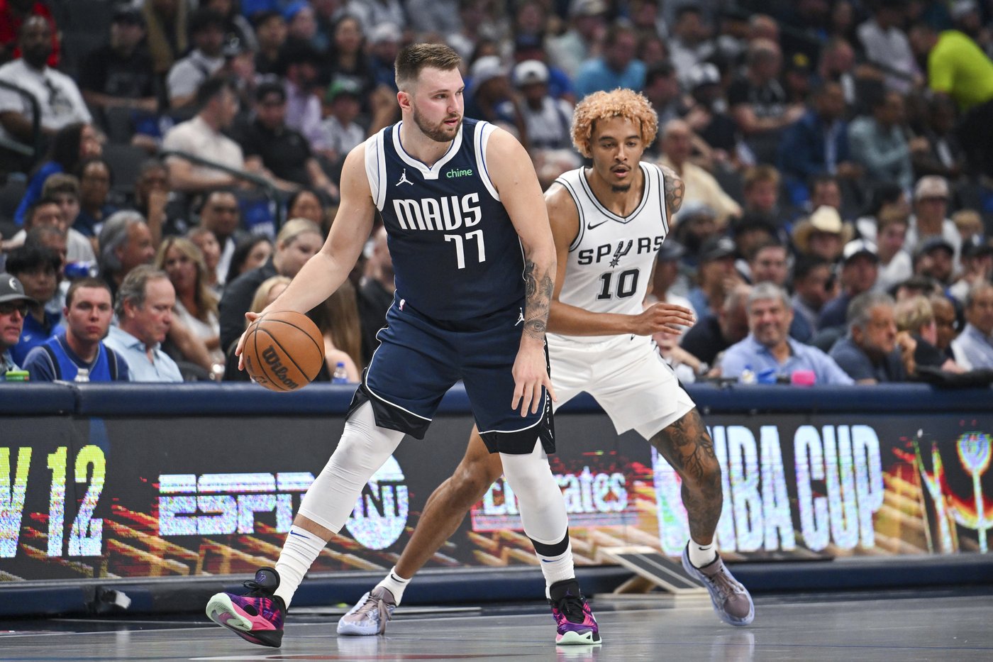 Doncic scores 28, Thompson adds 22 in Dallas debut as Mavs top Spurs 120-109 | iNFOnews.ca