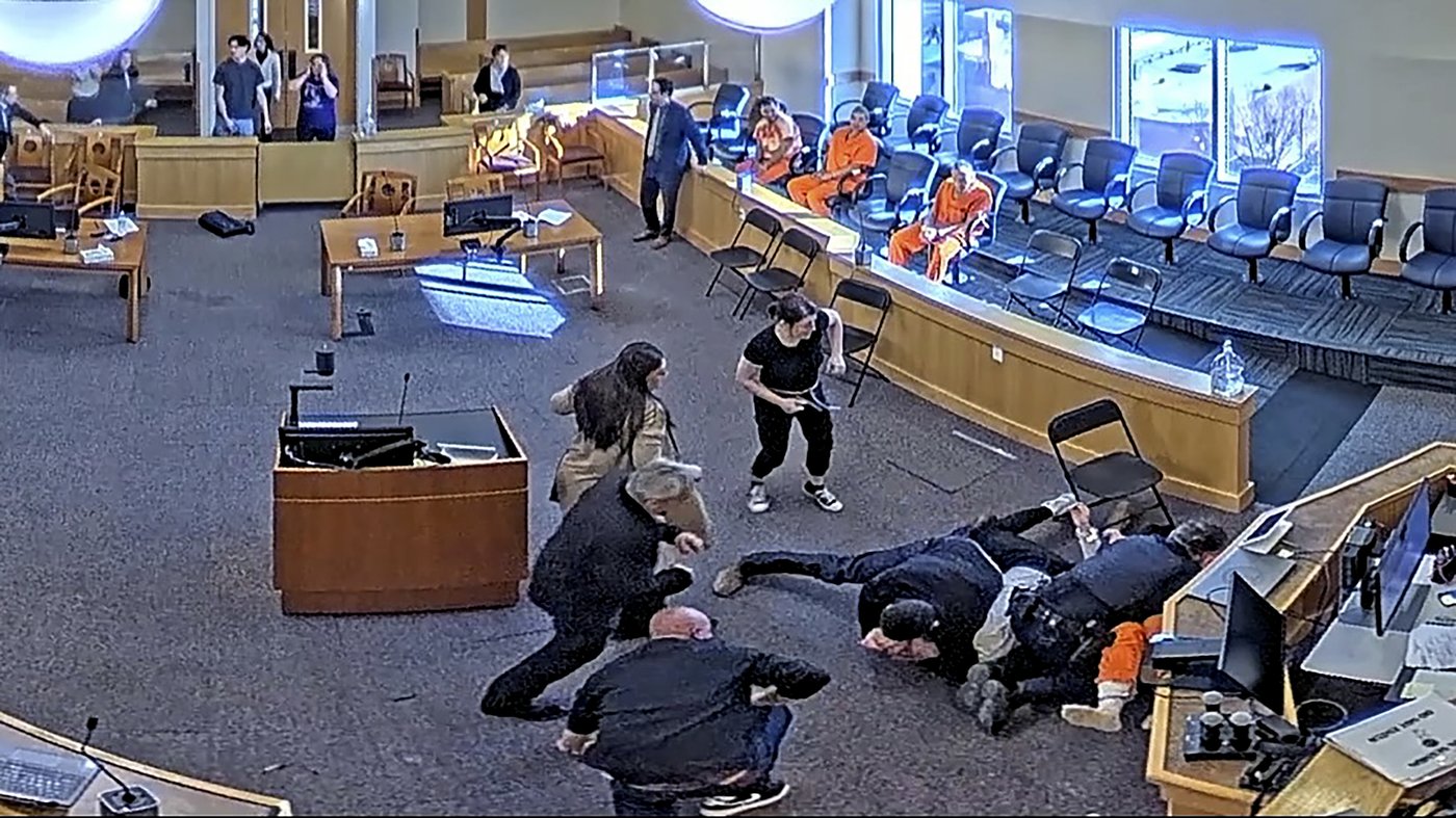 New Mexico courtroom devolves into brawl as 3 people rush defendant in homicide case | iNFOnews.ca