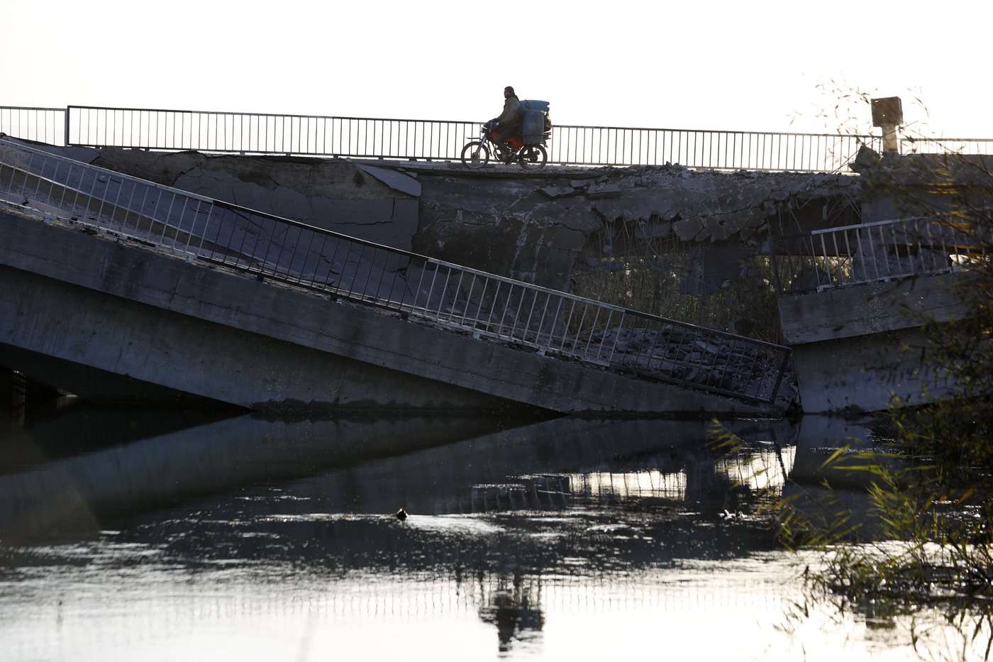 Destruction of Lebanon-Syria border crossings in Israeli airstrikes creates difficulties | iNFOnews.ca Destruction of Lebanon-Syria border crossings in Israeli airstrikes creates difficulties | iNFOnews.ca