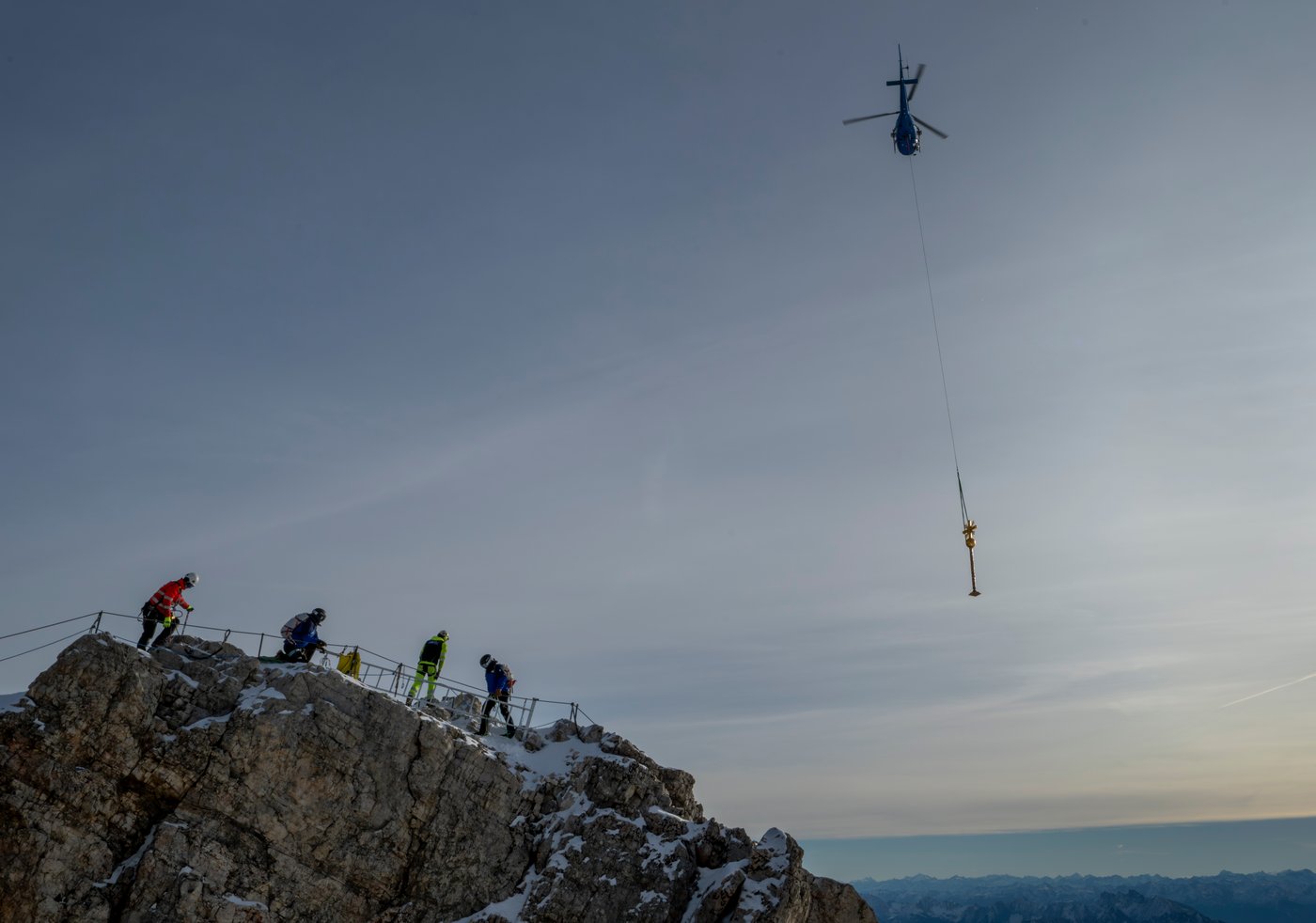 The gilded cross on Germany's highest peak has too many stickers. Now it's being restored | iNFOnews.ca