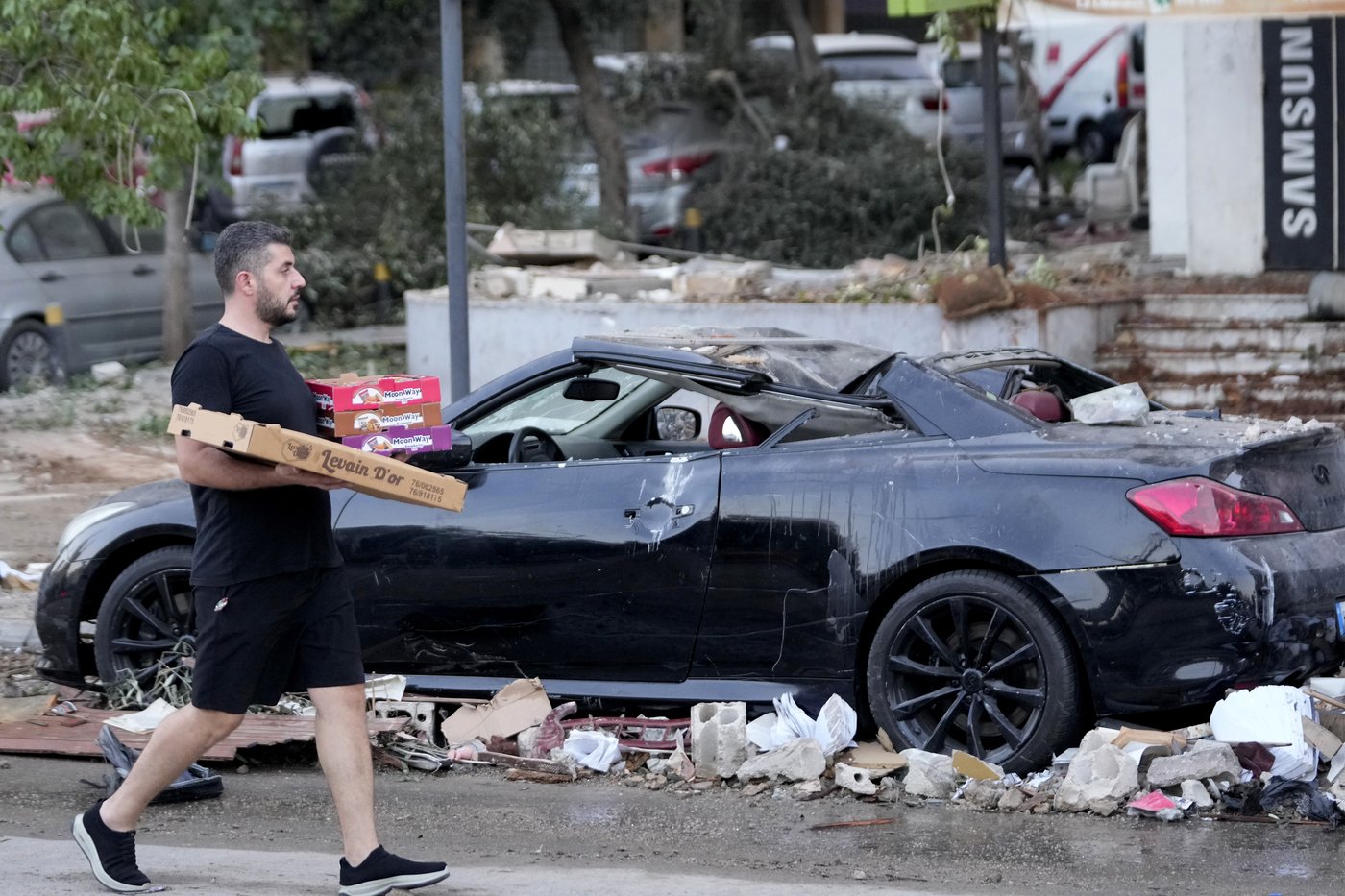 Israel-Hamas war latest: Israeli airstrike levels apartment building in central Beirut | iNFOnews.ca