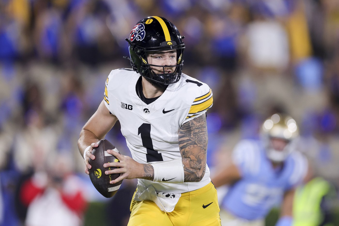 Garbers, Schwesinger lead UCLA past Iowa 20-17 for Bruins' 3rd straight win | iNFOnews.ca Garbers, Schwesinger lead UCLA past Iowa 20-17 for Bruins' 3rd straight win | iNFOnews.ca