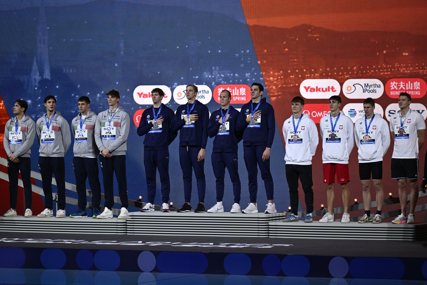 US swimmers win relay gold medals as short-course world records are broken in Budapest | iNFOnews.ca US swimmers win relay gold medals as short-course world records are broken in Budapest | iNFOnews.ca