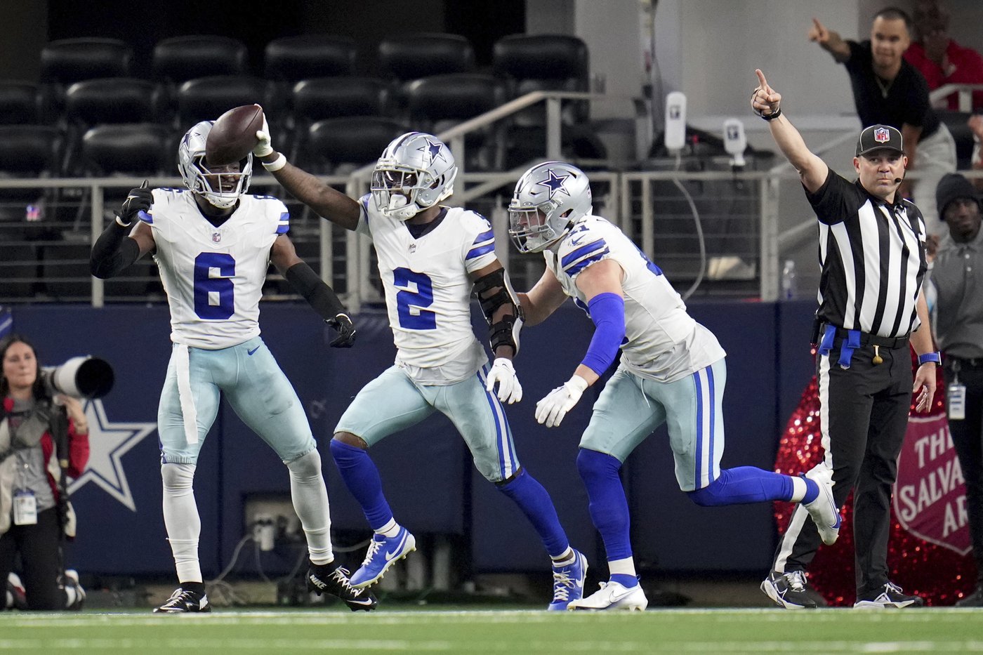 Eagles look to clinch NFC East title while Cowboys hope to play spoiler | iNFOnews.ca