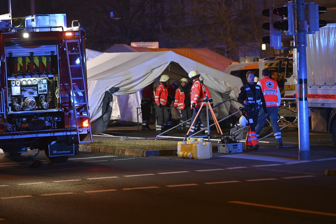 Germans mourn attack on Christmas market with no answers about why | iNFOnews.ca