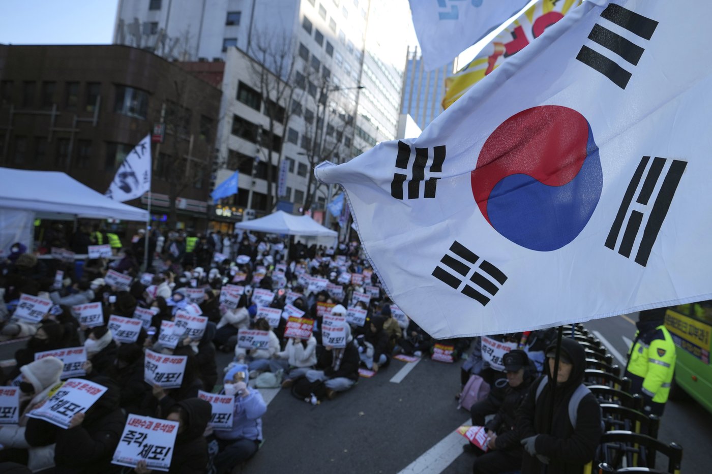 South Korean investigators request impeached president to appear for questioning over martial law | iNFOnews.ca