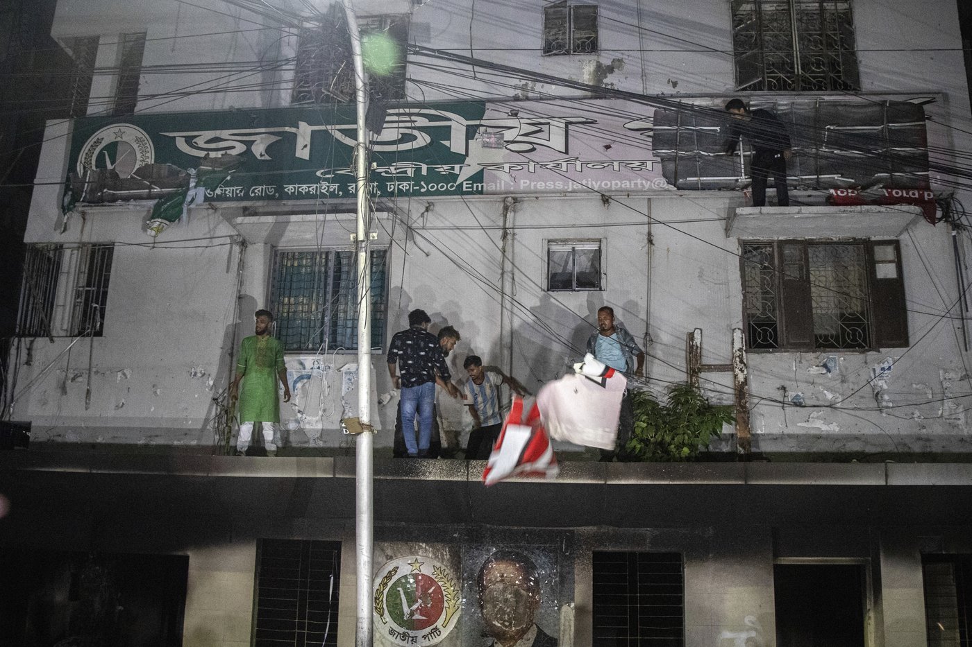 Attackers set fire to the headquarters of a Bangladesh party that backed ousted leader Sheikh Hasina | iNFOnews.ca