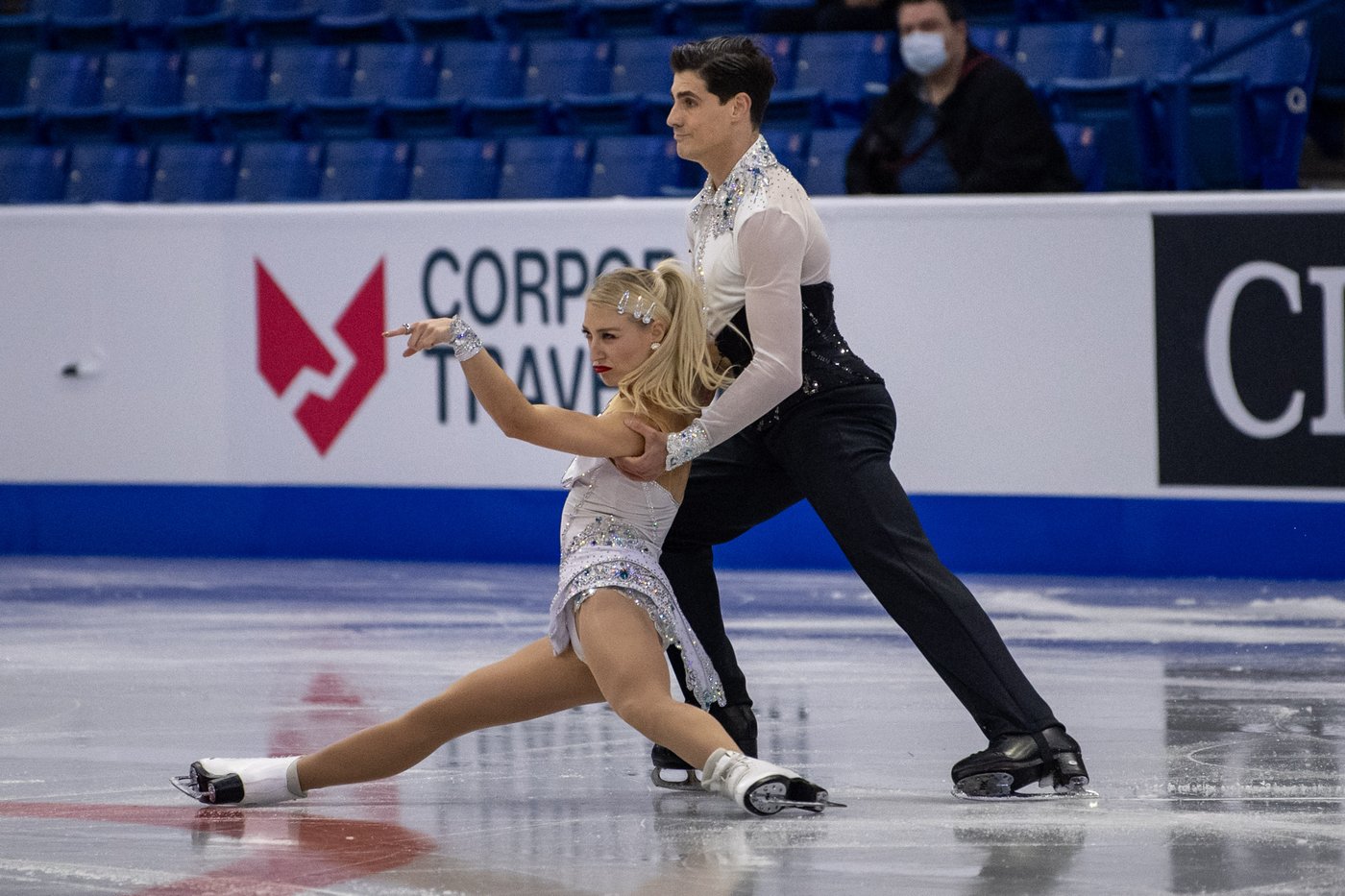 Ice dancers Gilles, Poirier make history with Skate Canada International victory | iNFOnews.ca