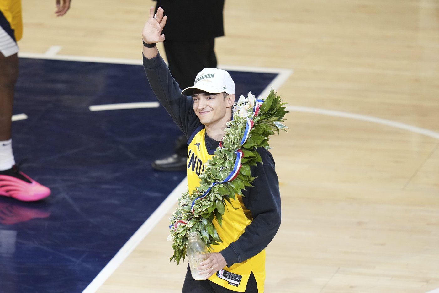 Pacers fans roar for new Indy 500 champ Alex Palou at Game 3 against Knicks | iNFOnews.ca Pacers fans roar for new Indy 500 champ Alex Palou at Game 3 against Knicks | iNFOnews.ca