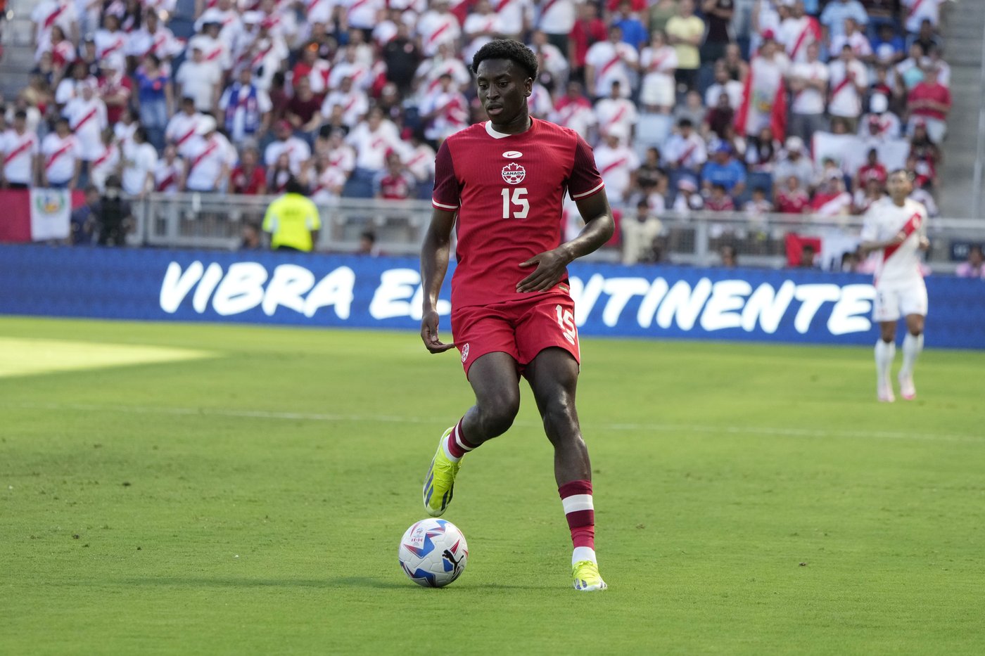 Canadian star defender Moise Bombito sidelined again, this time with a broken leg | iNFOnews.ca