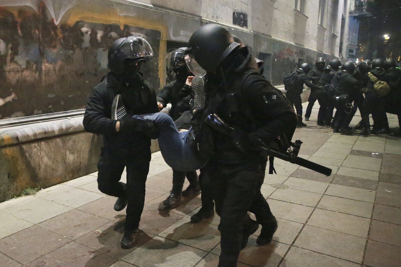 Police in Georgia turn increasingly brutal as mass protests over ending EU talks enter second week | iNFOnews.ca