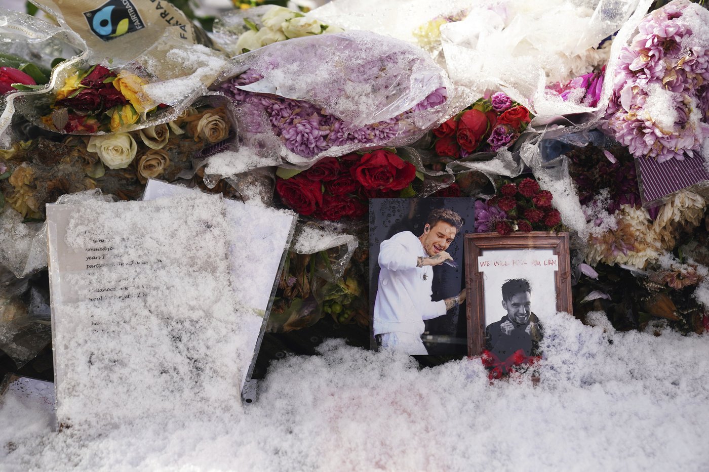 Liam Payne's One Direction bandmates among the mourners at singer's funeral | iNFOnews.ca
