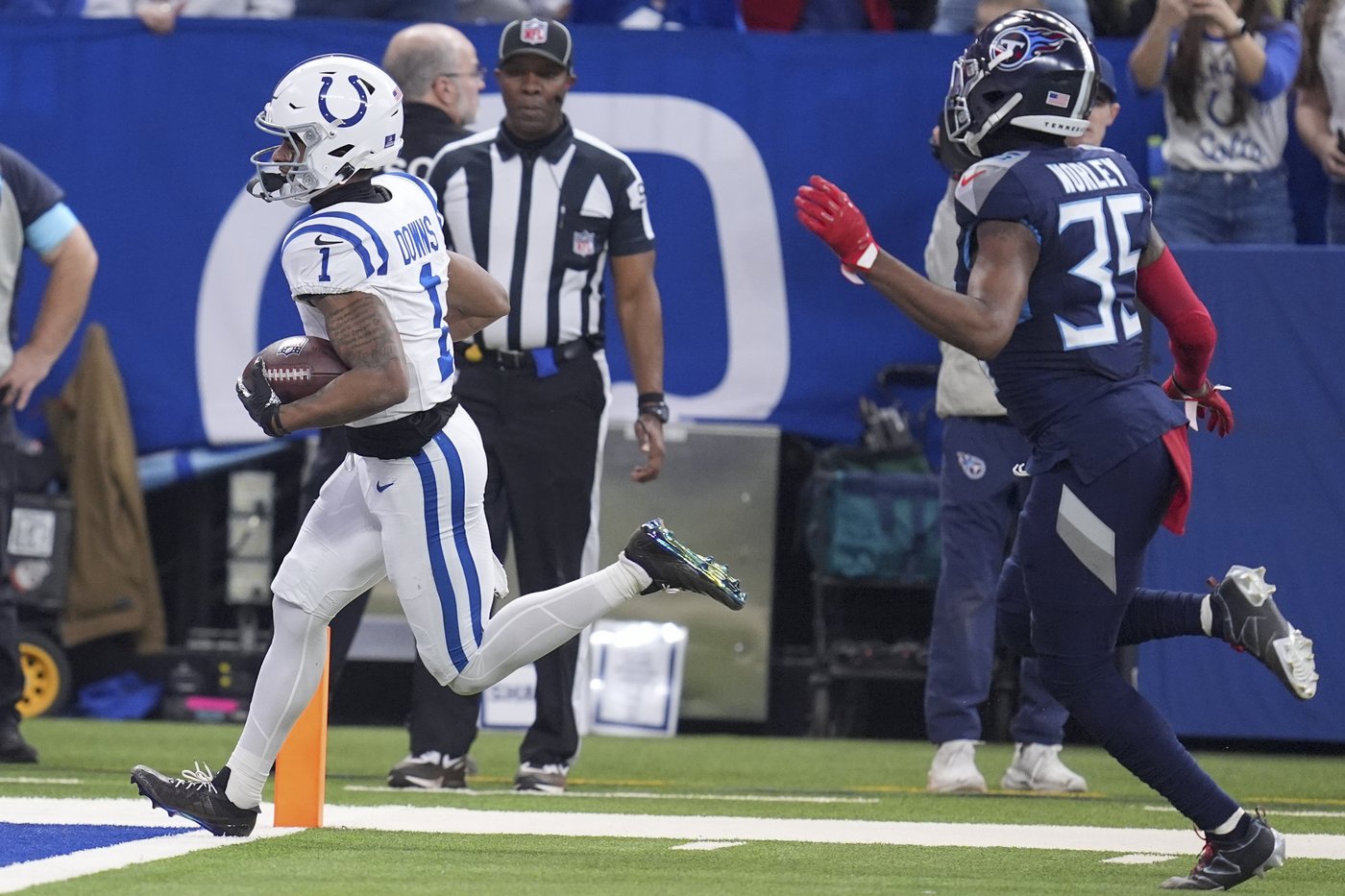 Jonathan Taylor rebounds with 218 yards, 3 TD runs as Colts hold off Titans 38-30 | iNFOnews.ca Jonathan Taylor rebounds with 218 yards, 3 TD runs as Colts hold off Titans 38-30 | iNFOnews.ca