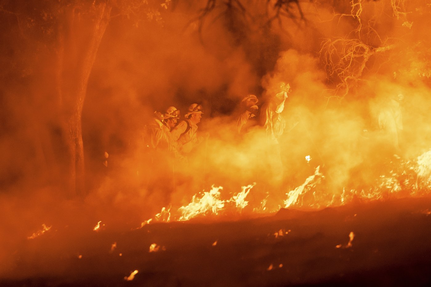 Wildfires threaten homes in Oregon and California, prompting hundreds of evacuations | iNFOnews.ca Wildfires threaten homes in Oregon and California, prompting hundreds of evacuations | iNFOnews.ca