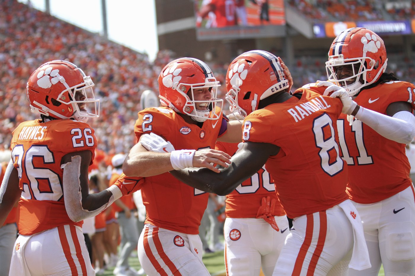 Clemson's Swinney shrugs off critics after 17th-ranked Tigers hot stretch going into Stanford game | iNFOnews.ca