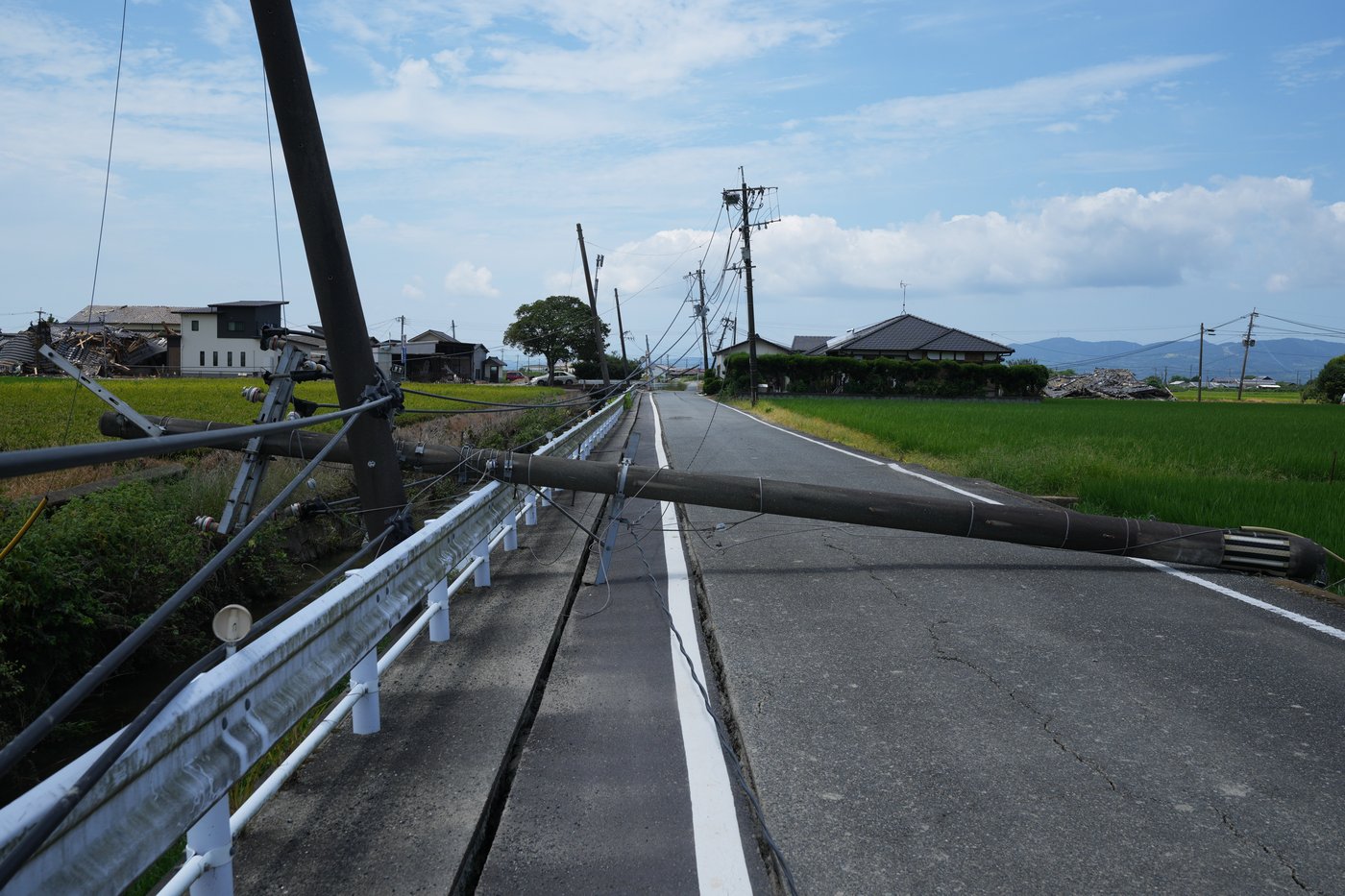 Hope dwindles for rescue in southwestern Japan quake as death toll climbs to 25 | iNhome