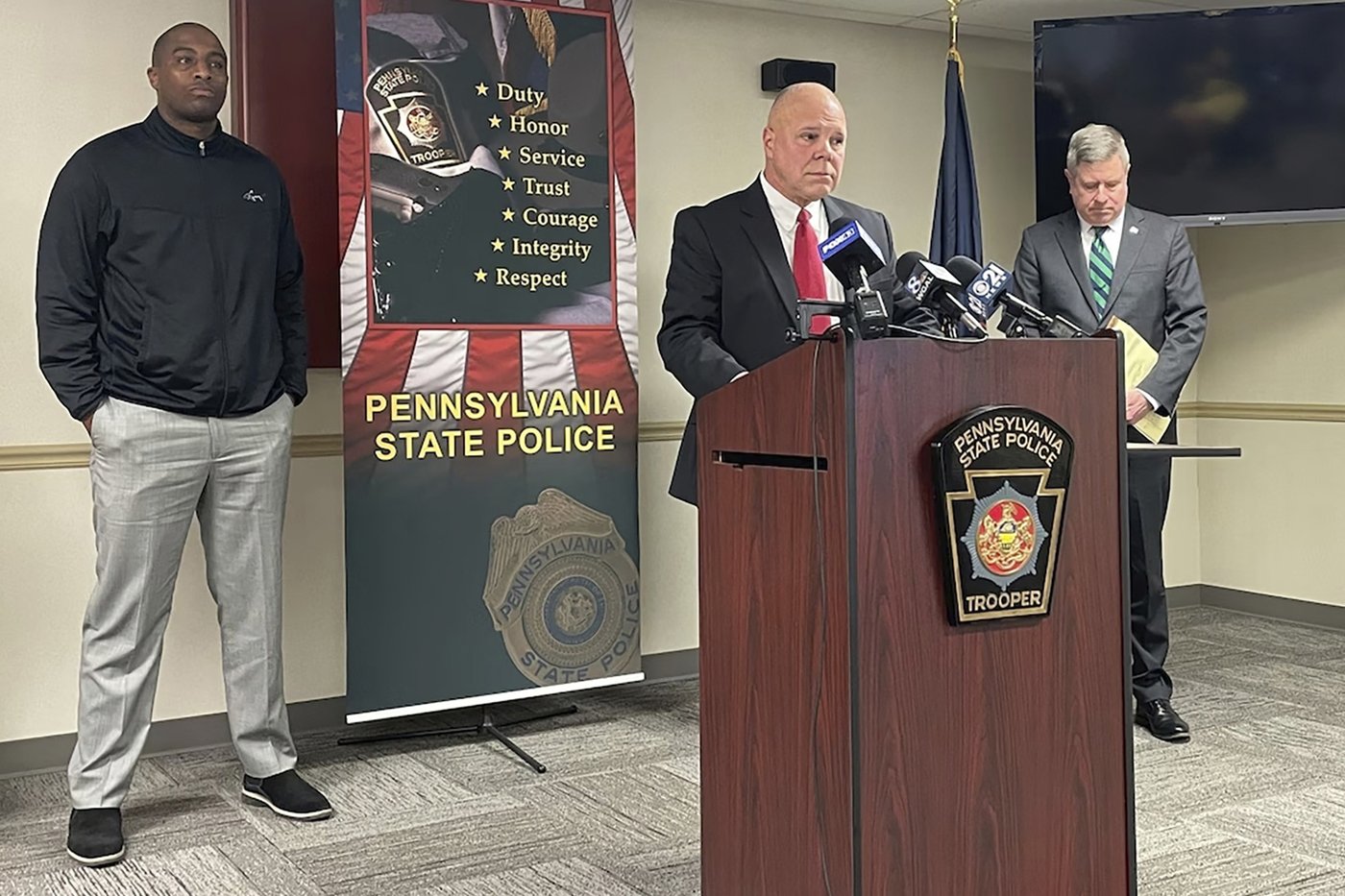 3 dead, including the suspect, after shooting in Pennsylvania apartment and 40-mile police chase | iNFOnews.ca 3 dead, including the suspect, after shooting in Pennsylvania apartment and 40-mile police chase | iNFOnews.ca