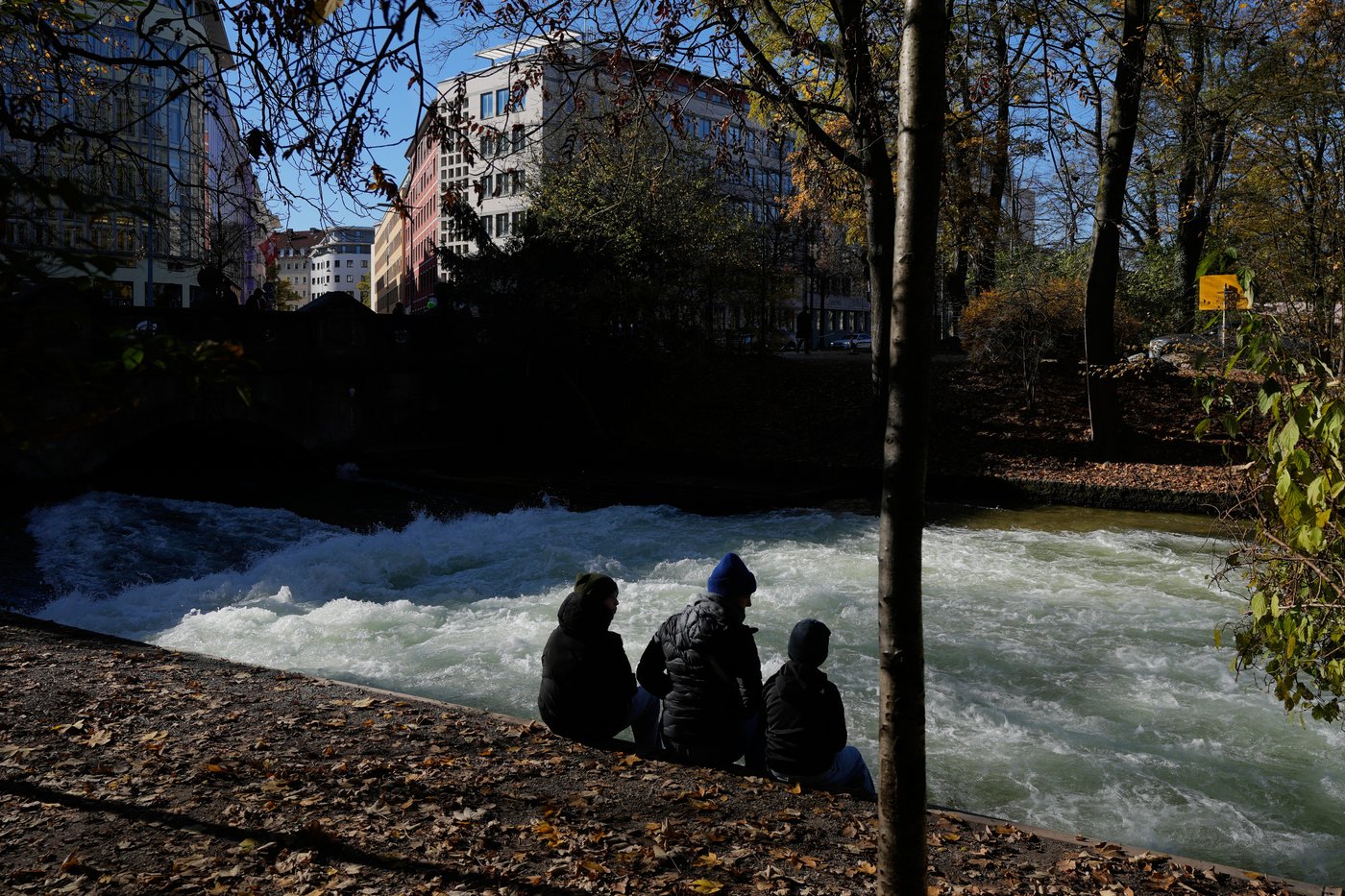Munich's famous river wave has vanished after a cleanup. Surfers hope it will return soon | iNFOnews.ca Munich's famous river wave has vanished after a cleanup. Surfers hope it will return soon | iNFOnews.ca