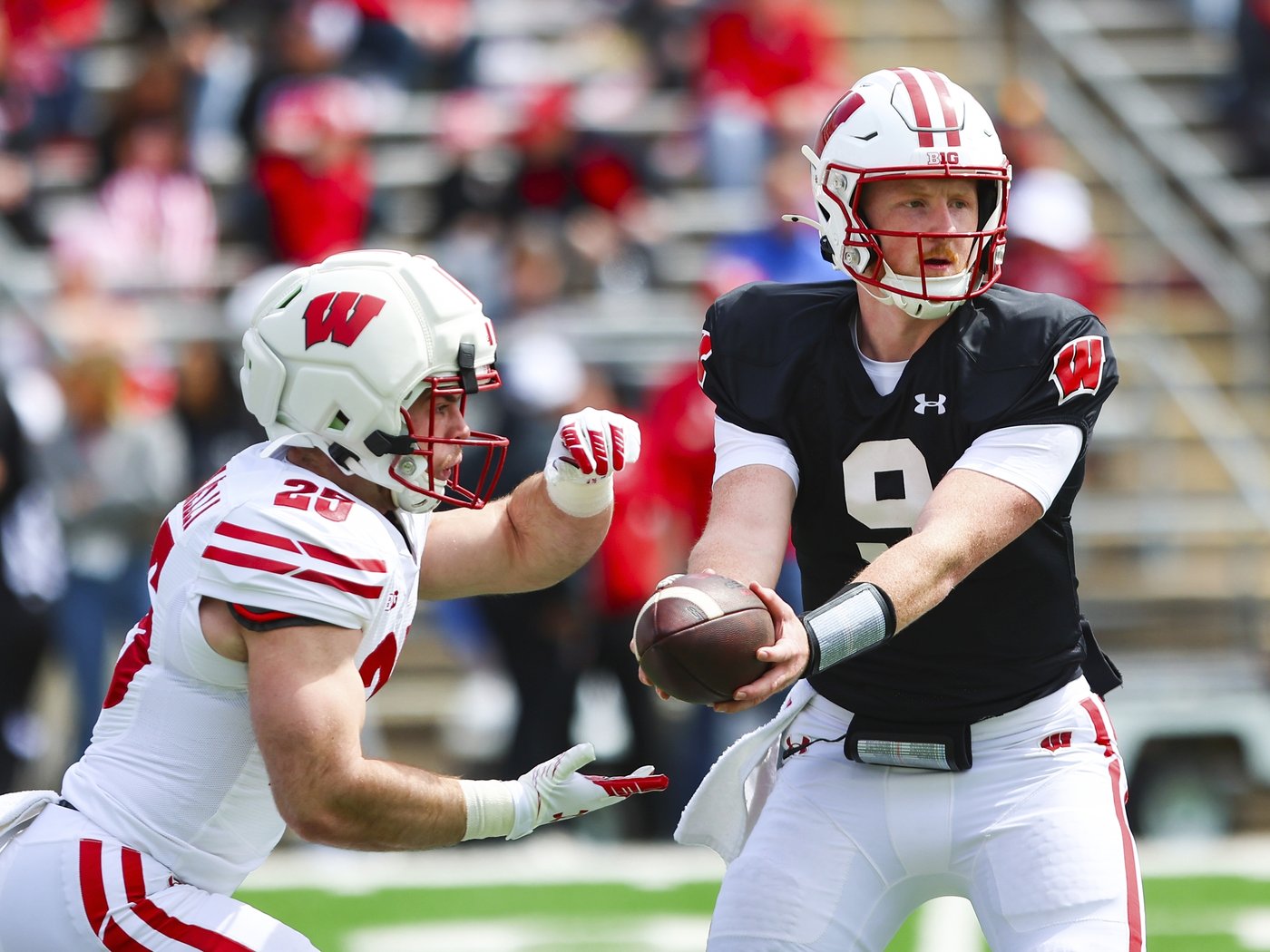 Wisconsin relies on new QB and coordinator to boost an offense that has struggled under Fickell | iNFOnews.ca Wisconsin relies on new QB and coordinator to boost an offense that has struggled under Fickell | iNFOnews.ca