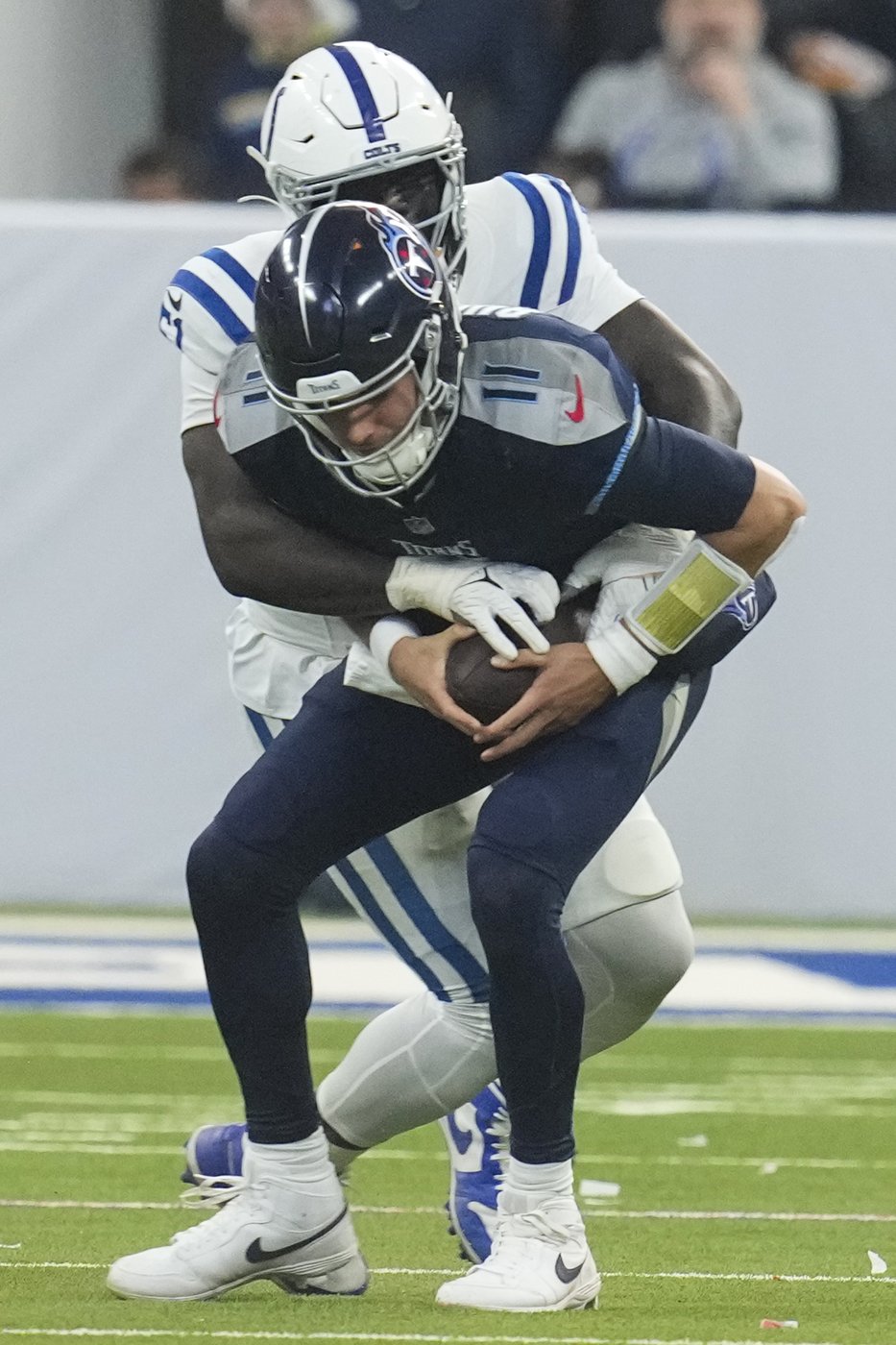 Jonathan Taylor rebounds with 218 yards, 3 TD runs as Colts hold off Titans 38-30 | iNFOnews.ca Jonathan Taylor rebounds with 218 yards, 3 TD runs as Colts hold off Titans 38-30 | iNFOnews.ca