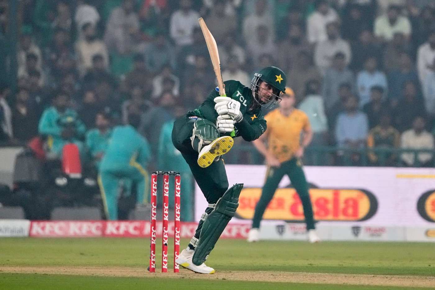 Babar becomes highest T20 run-scorer as Pakistan hammers South Africa | iNFOnews.ca