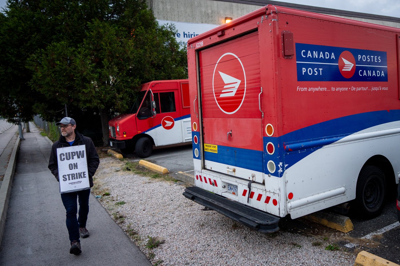 Canada Post union asks Ottawa to butt out as talks set to resume | iNFOnews.ca