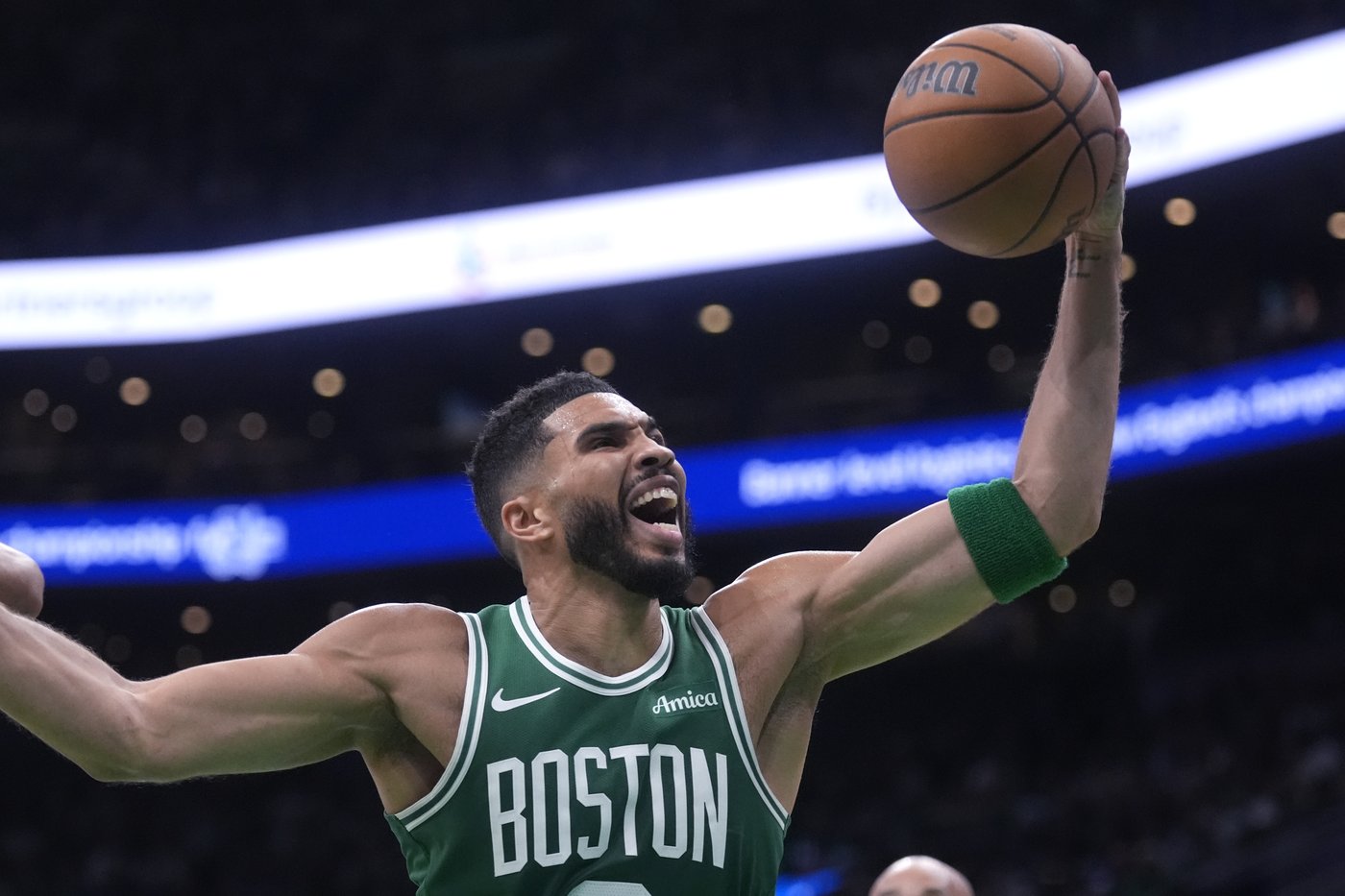 Tatum, Celtics celebrate Banner 18 by making record-tying 29 3-pointers and crushing Knicks 132-109 | iNFOnews.ca Tatum, Celtics celebrate Banner 18 by making record-tying 29 3-pointers and crushing Knicks 132-109 | iNFOnews.ca