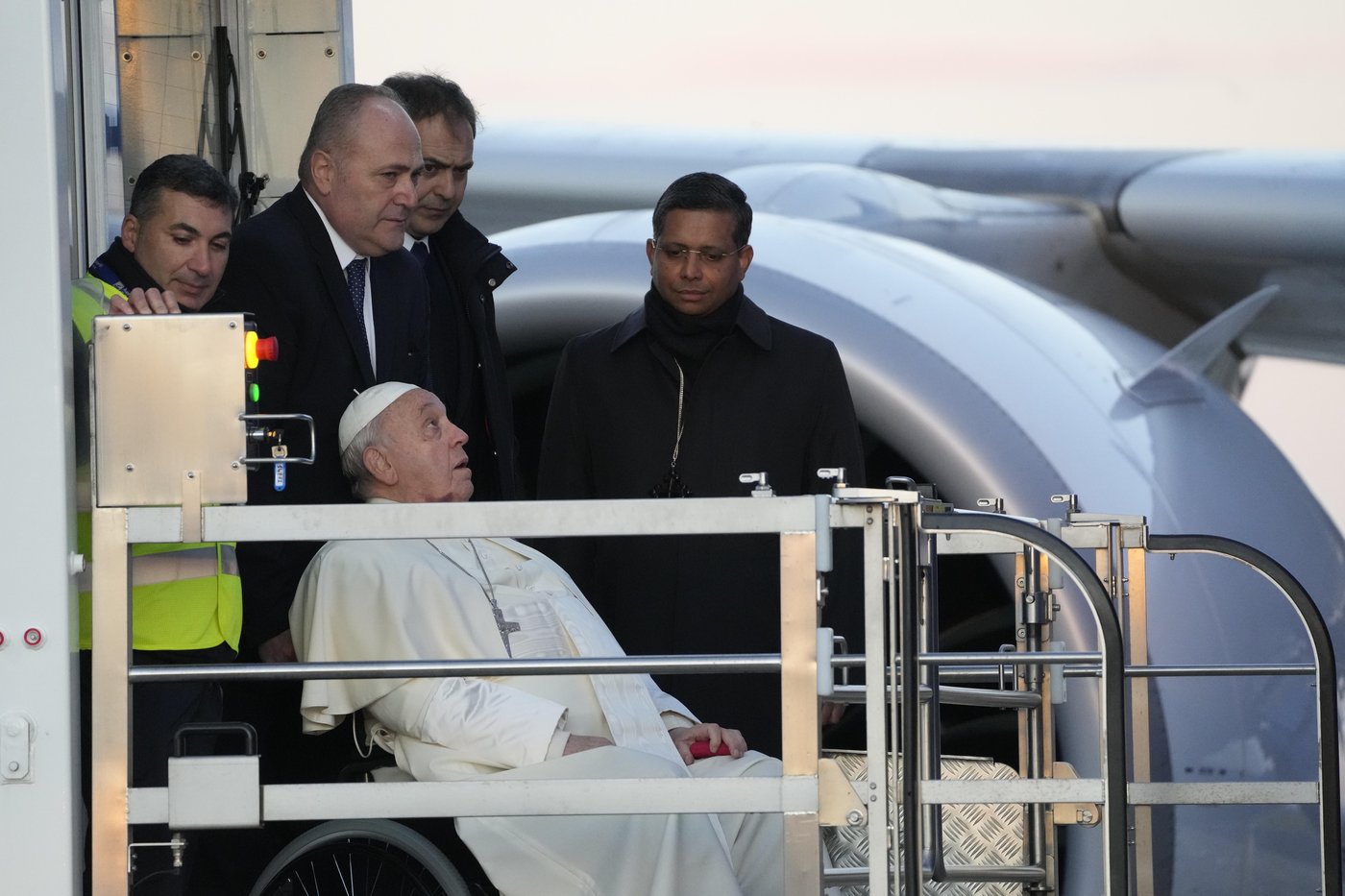 Pope Francis makes 1st papal visit to France's Corsica awash in expressions of popular piety | iNFOnews.ca