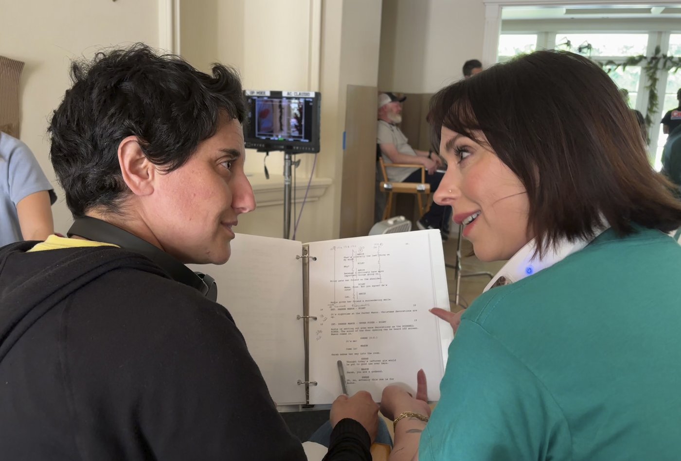 How to write a holiday rom-com for TV, according to the experts | iNFOnews.ca