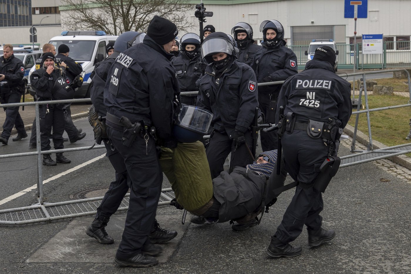 Far-right party's convention draws protests as Germany's election campaign warms up | iNFOnews.ca