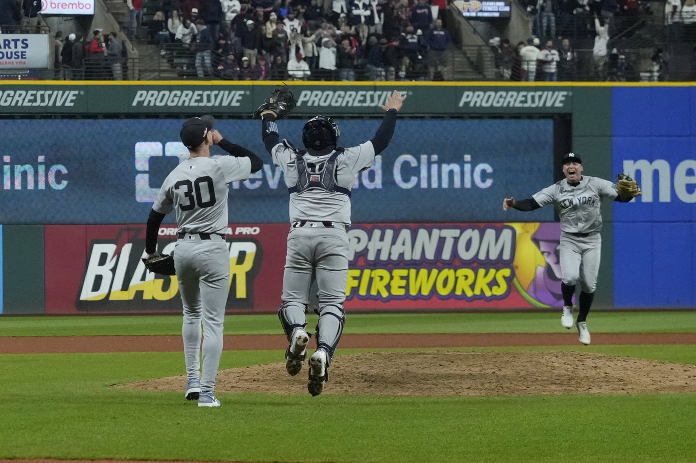 Juan Soto's 3-run homer in 10th sends Yankees past Guardians 5-2 and into World Series for 41st time | iNFOnews.ca Juan Soto's 3-run homer in 10th sends Yankees past Guardians 5-2 and into World Series for 41st time | iNFOnews.ca