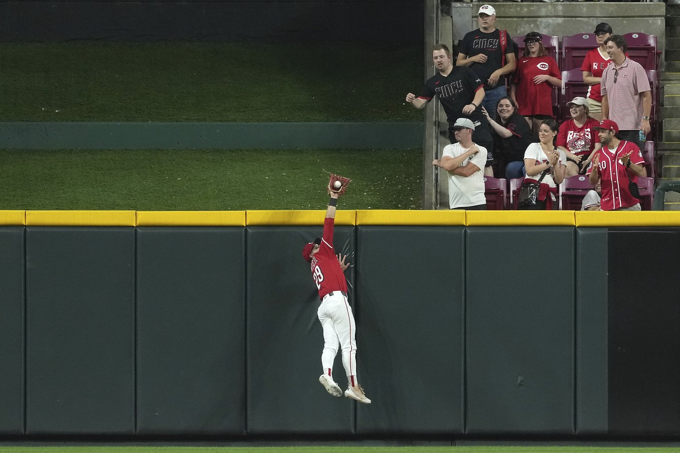 Friedl makes game-saving grab and Reds rally to snap Brewers' 8-game streak with 4-2 win | iNFOnews.ca Friedl makes game-saving grab and Reds rally to snap Brewers' 8-game streak with 4-2 win | iNFOnews.ca