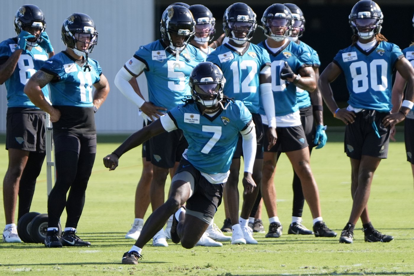 Jaguars WR Brian Thomas Jr. leaves minicamp practice after bruising right shoulder | iNFOnews.ca