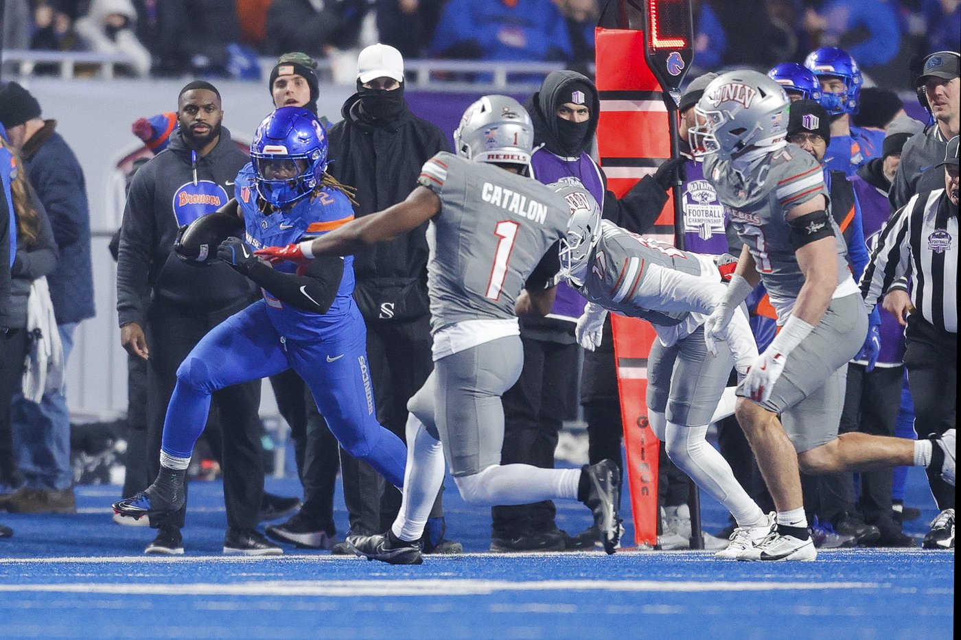 No. 10 Boise State grabs CFP spot, beating No. 19 UNLV 21-7 in Mountain West championship | iNFOnews.ca No. 10 Boise State grabs CFP spot, beating No. 19 UNLV 21-7 in Mountain West championship | iNFOnews.ca