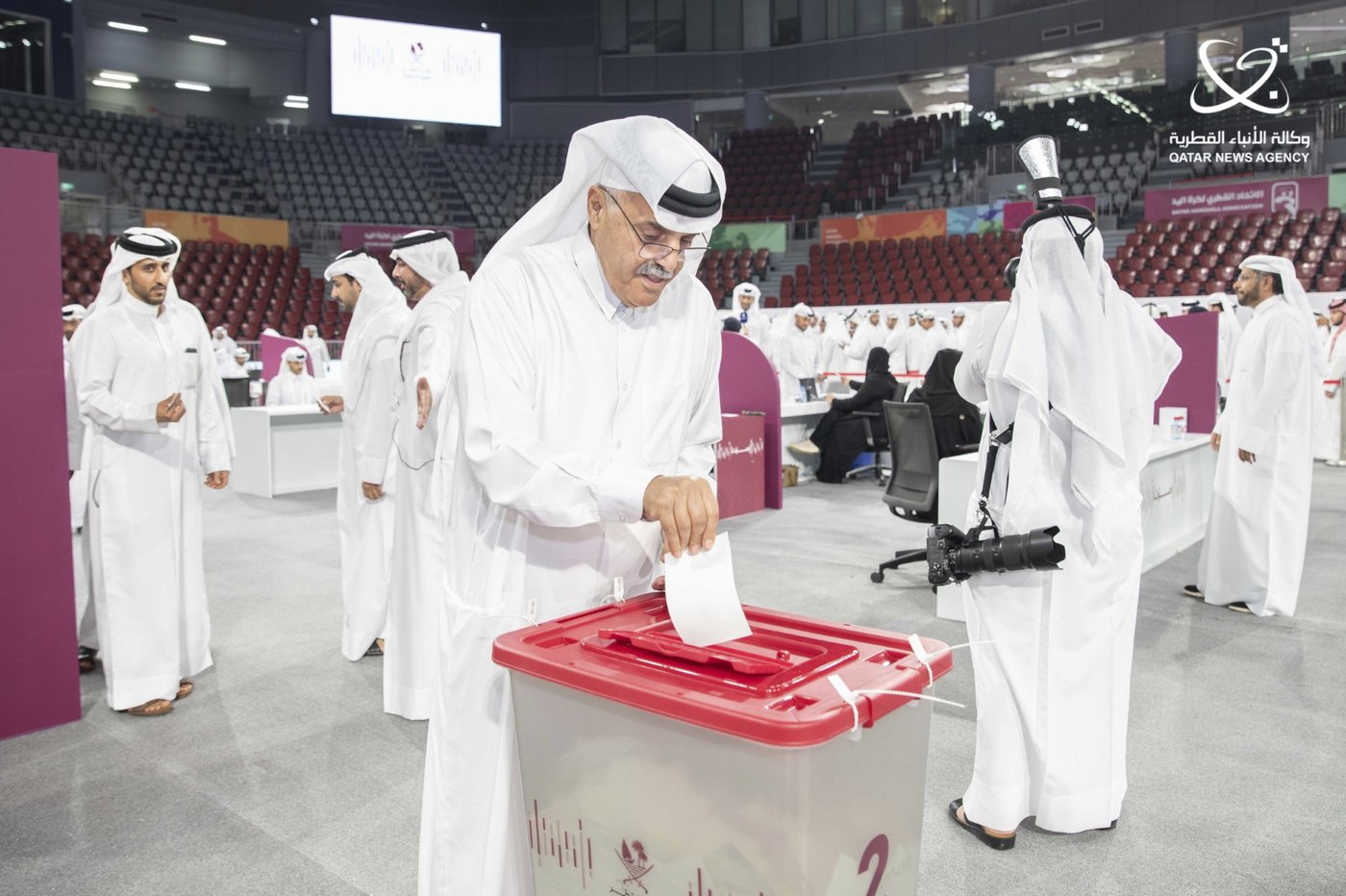 Qataris votes to end limited polls for legislative seats in shadow of US election | iNFOnews.ca Qataris votes to end limited polls for legislative seats in shadow of US election | iNFOnews.ca