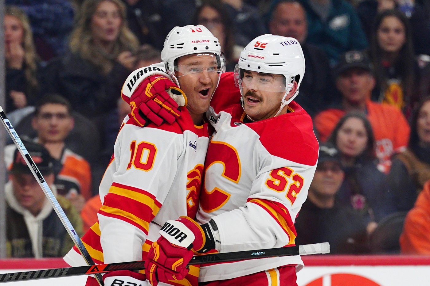 Jonathan Huberdeau scores twice to lift Flames over Flyers 2-1 | iNFOnews.ca