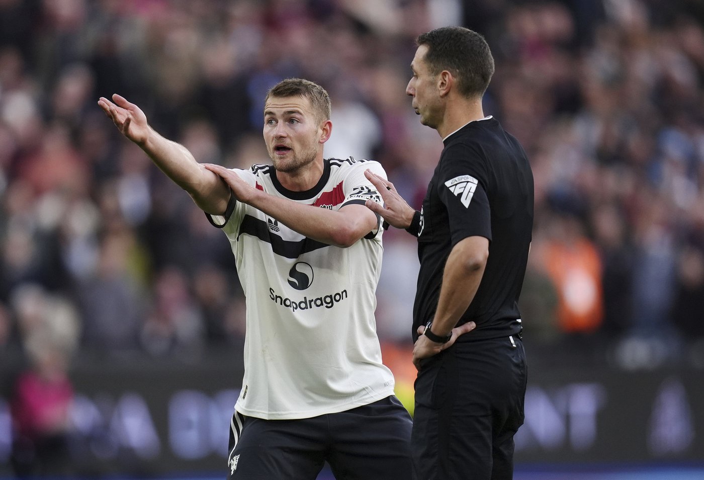 Liverpool fights back for draw at Arsenal after Man United loses again to pile pressure on Ten Hag | iNFOnews.ca