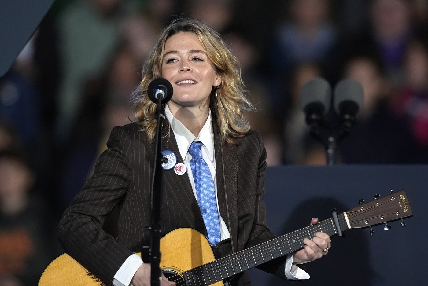 Harris brings in Maggie Rogers as she tries to fire up college-age voters in battleground Michigan | iNFOnews.ca