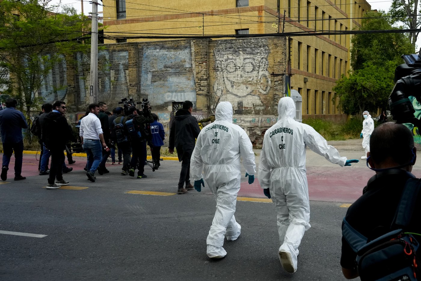 Molotov cocktail explodes in a Chilean high school, injuring at least 35 students | iNFOnews.ca