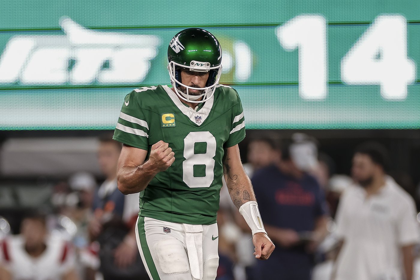 Jets' Aaron Rodgers returns to huge cheers for 1st home game since Achilles tendon injury last year | iNFOnews.ca Jets' Aaron Rodgers returns to huge cheers for 1st home game since Achilles tendon injury last year | iNFOnews.ca
