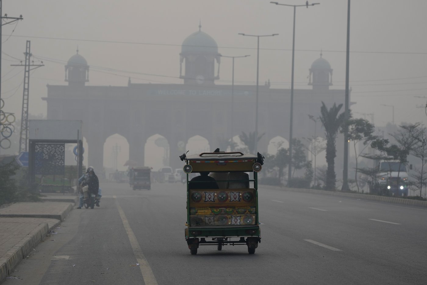 Record-high pollution sickens thousands in Pakistan's cultural capital of Lahore | iNFOnews.ca Record-high pollution sickens thousands in Pakistan's cultural capital of Lahore | iNFOnews.ca