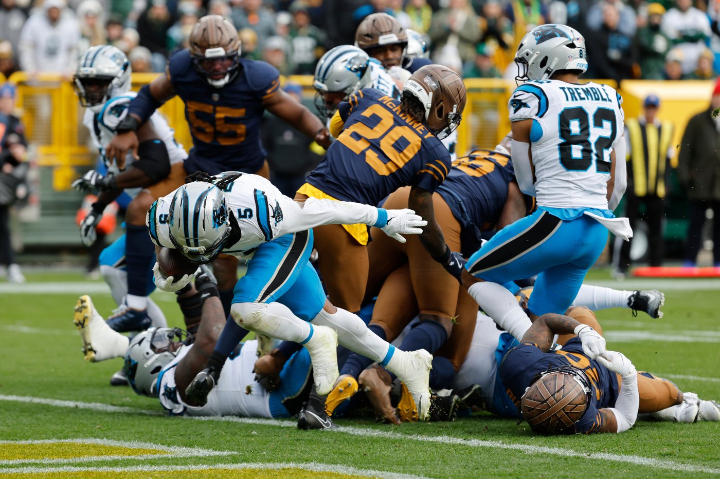 Rico Dowdle's big day and Ryan Fitzgerald's big kick give Panthers 16-13 win over Packers | iNFOnews.ca Rico Dowdle's big day and Ryan Fitzgerald's big kick give Panthers 16-13 win over Packers | iNFOnews.ca