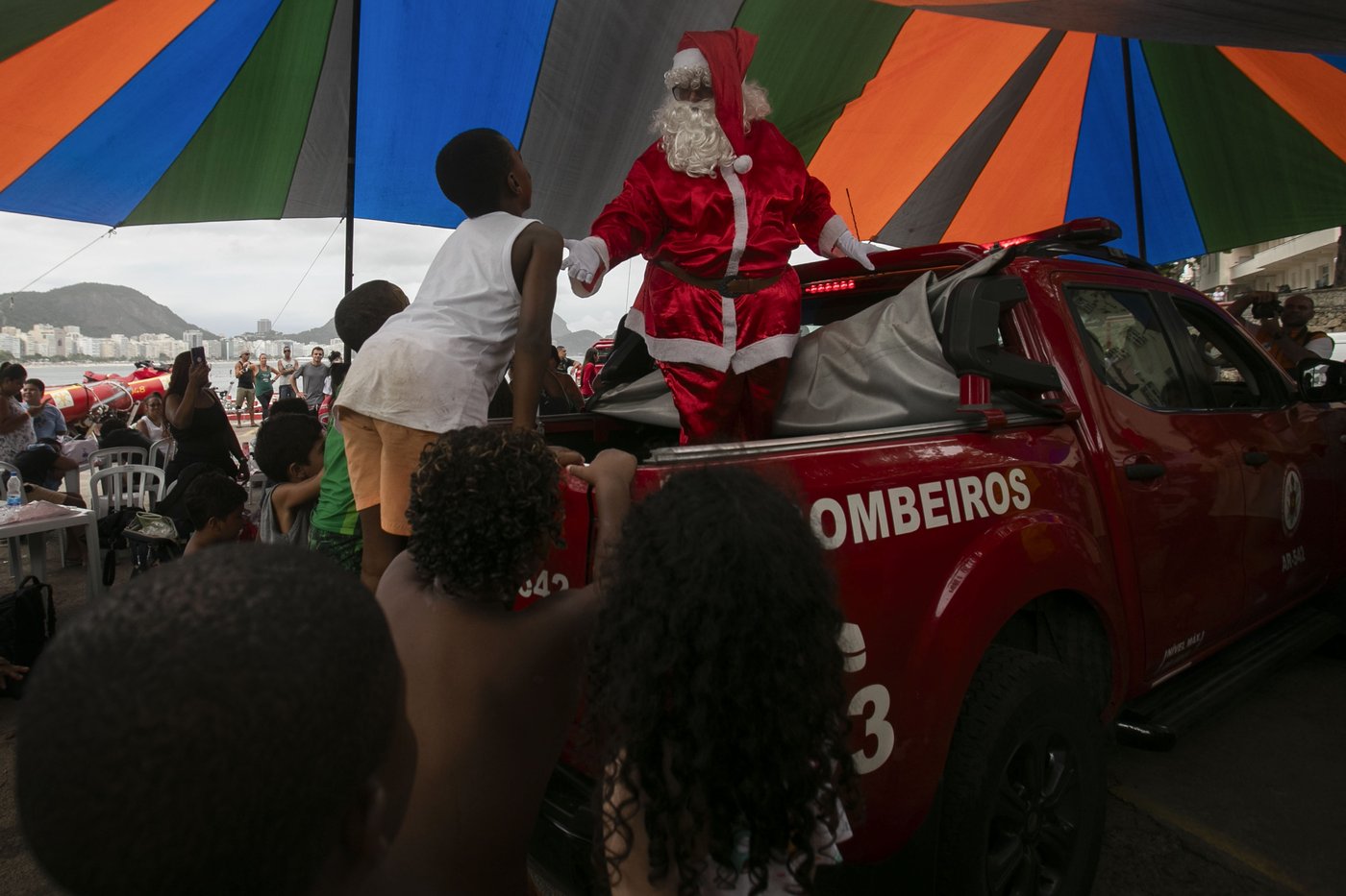 Brazilian Santa swaps sleigh for Jet Ski to deliver toys - and joy - to disabled children in Rio | iNFOnews.ca Brazilian Santa swaps sleigh for Jet Ski to deliver toys - and joy - to disabled children in Rio | iNFOnews.ca