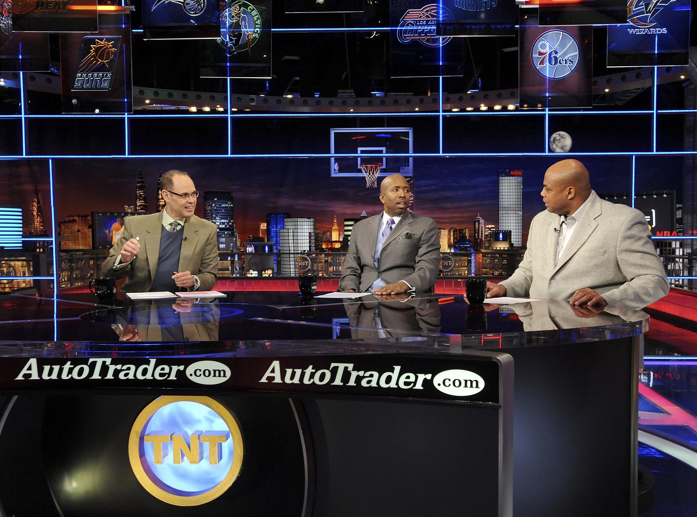 'Inside the NBA' will air on ESPN and ABC as part of settlement between WBD and NBA, AP sources say | iNFOnews.ca