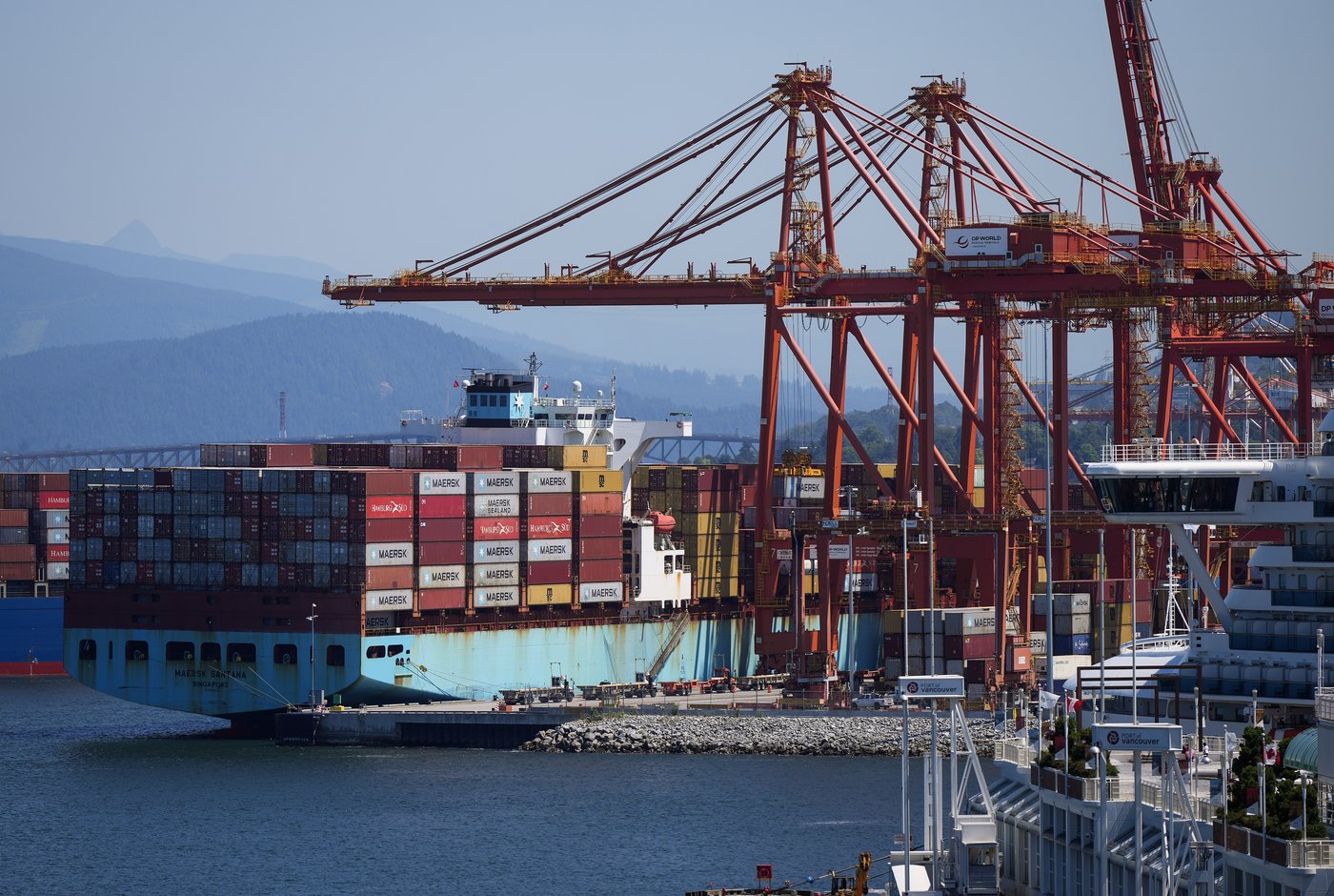 B.C. port employers, foremen's union return to negotiation table with mediator | iNFOnews.ca B.C. port employers, foremen's union return to negotiation table with mediator | iNFOnews.ca