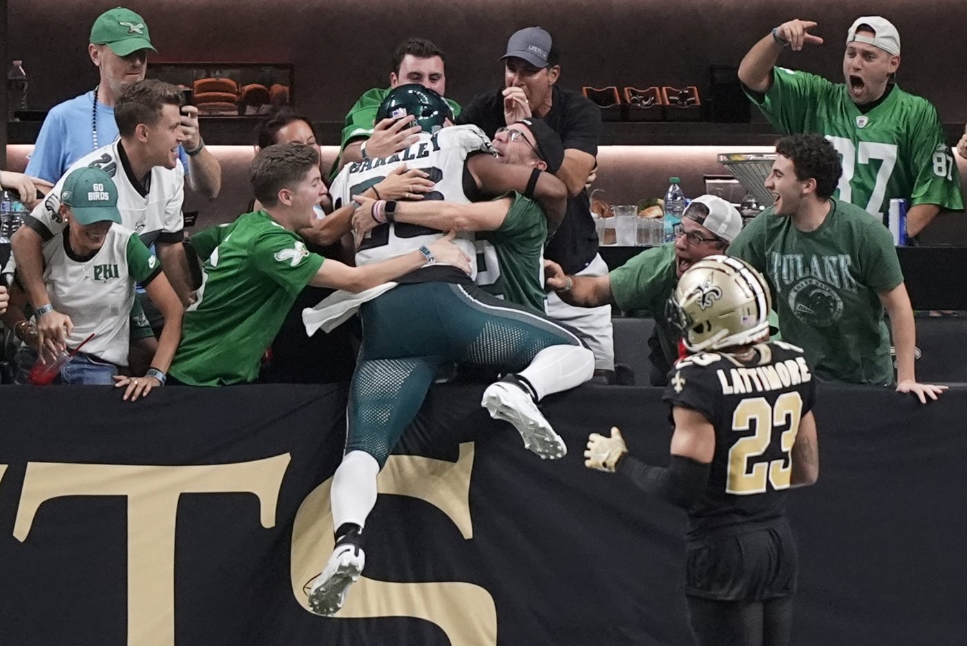 Saquon Barkley's 2 fourth-quarter TDs lift Eagles over Saints in a defensive 15-12 thriller | iNFOnews.ca Saquon Barkley's 2 fourth-quarter TDs lift Eagles over Saints in a defensive 15-12 thriller | iNFOnews.ca