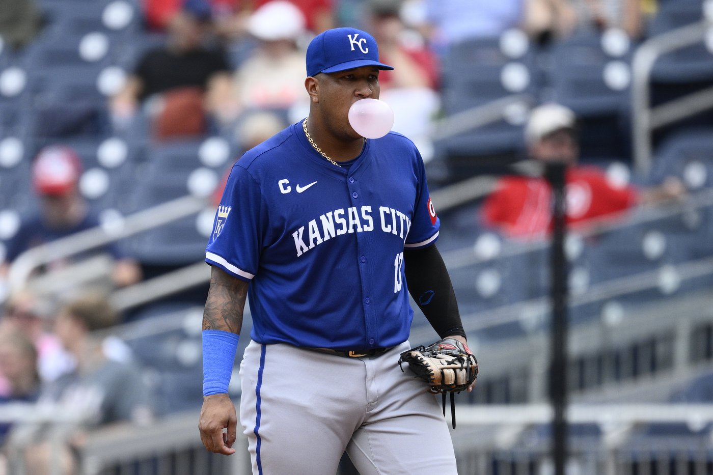 Frazier's pinch-hit, 2-run single lifts the Royals to a series sweep of the Nationals | iNFOnews.ca Frazier's pinch-hit, 2-run single lifts the Royals to a series sweep of the Nationals | iNFOnews.ca