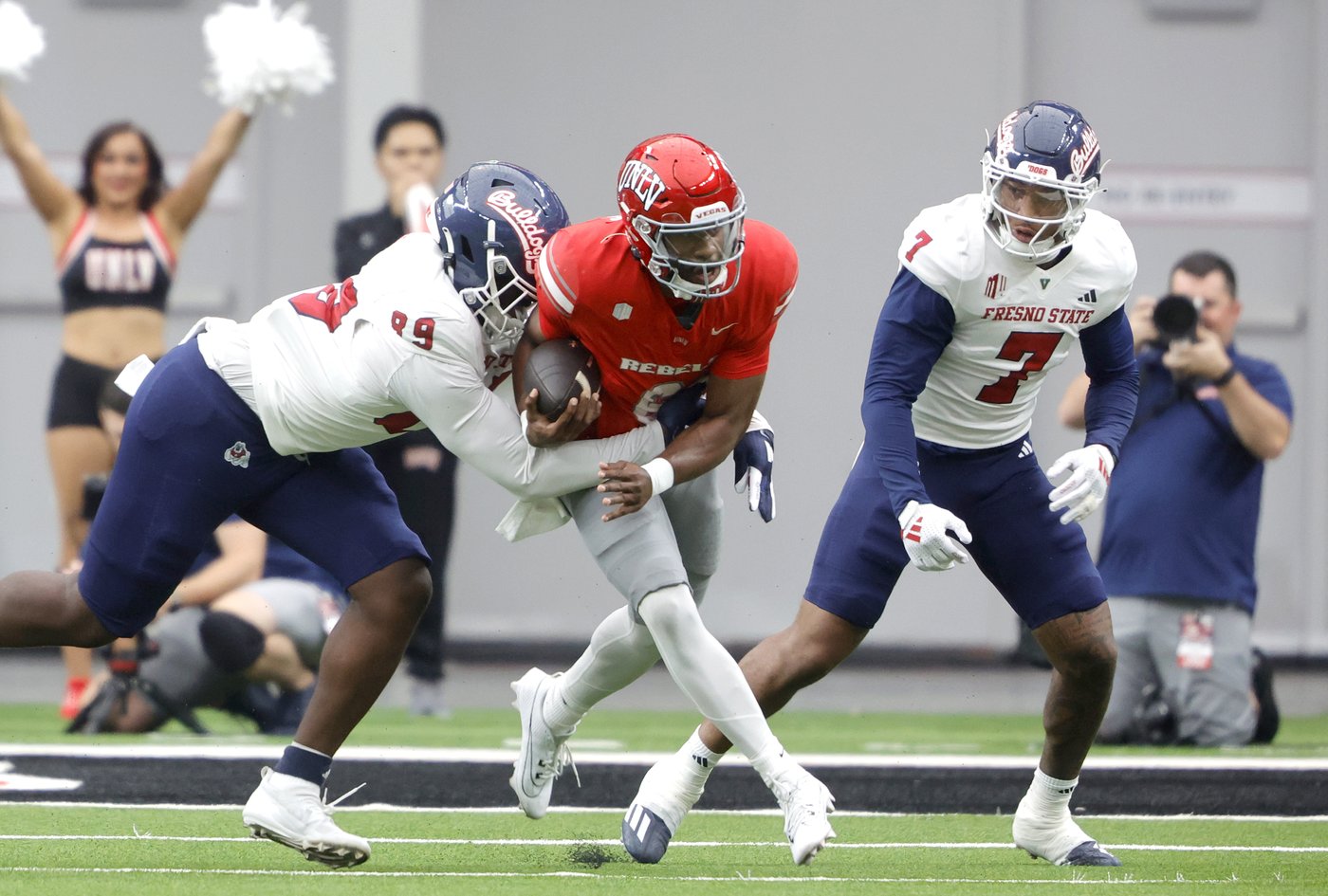 Hajj-Malik Williams guides unbeaten UNLV to 59-14 romp over Fresno State | iNFOnews.ca Hajj-Malik Williams guides unbeaten UNLV to 59-14 romp over Fresno State | iNFOnews.ca