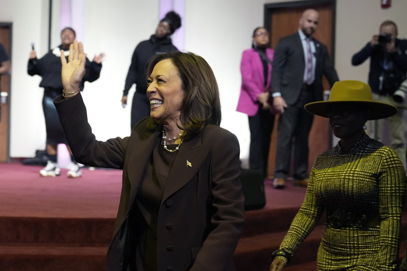 Harris to highlight how government funding for computer chip makers can create factory jobs | iNFOnews.ca